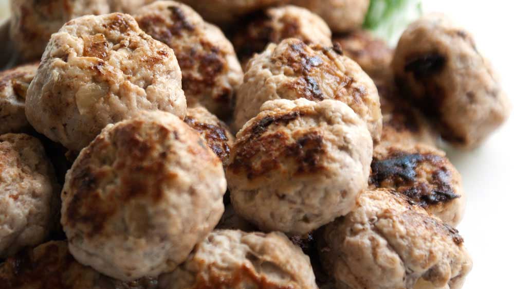 Paleo Pork Patties. Delicious & flavourful patties that mixes pork mince & a wonderful mixture of herbs to create gluten free & paleo friendly meatballs.