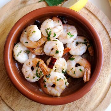 Gambas Pil Pil. A delicious dish of prawns (shrimps) in a wonderful garlic and chilli olive oil. Perfect tapas.