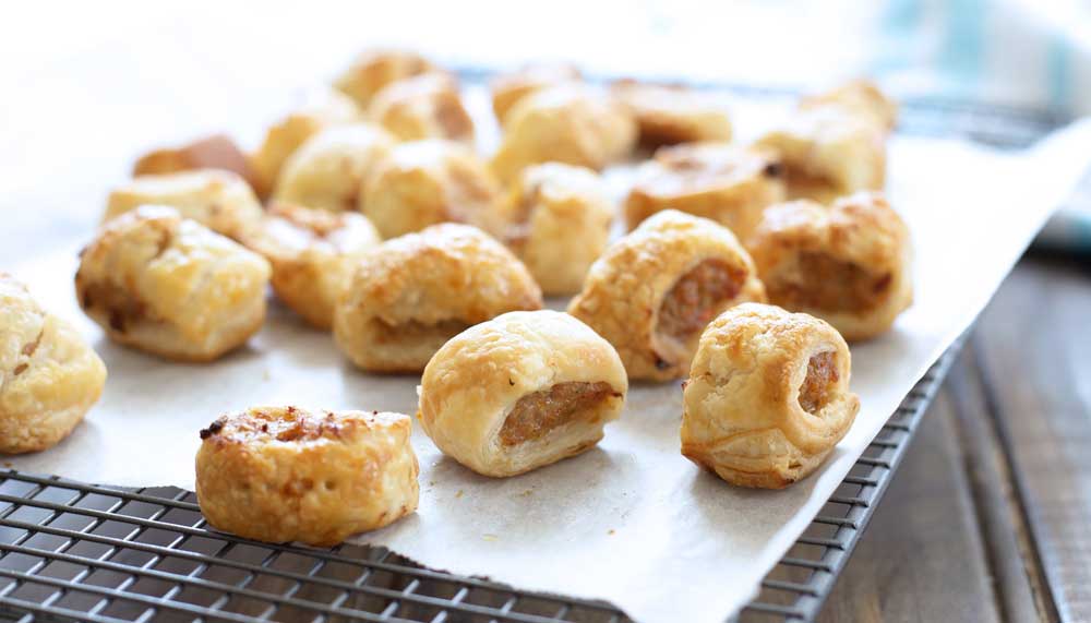 These sausage rolls use chicken rather than the more traditional pork mince. They also contain 4 vegetables and hidden lentils, all wrapped up inside flaking puff pastry. So simple to make, you will wonder why you ever bought them! | Sprinkles and Sprouts