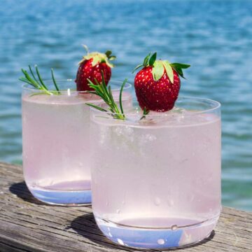 Strawberry sweetened gin, mixed with slightly sparkling moscato and a hint of rosemary. This Strawberry and Rosemary Gin Fizz was made for Friday afternoons sat in the garden, watching the sun set. Add in a bit of finger food and you have the perfect start to the weekend.