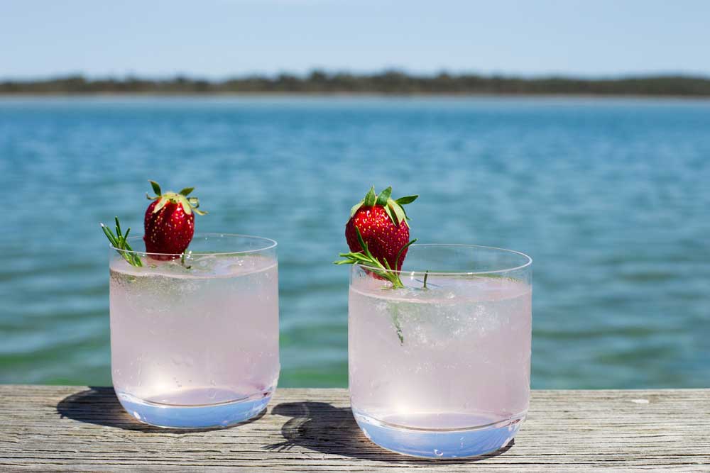Strawberry sweetened gin, mixed with slightly sparkling moscato and a hint of rosemary. This Strawberry and Rosemary Gin Fizz was made for Friday afternoons sat in the garden, watching the sun set. Add in a bit of finger food and you have the perfect start to the weekend.