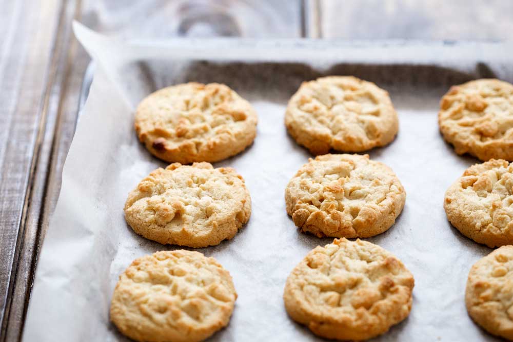 White Chocolate Chip Cookies. These nut free cookies are the perfect treat to whip up for a morning tea or for wrapping up as a hostess gift. Loaded with choc chips these are simple to make and delicious to eat. | Sprinkles and Sprouts