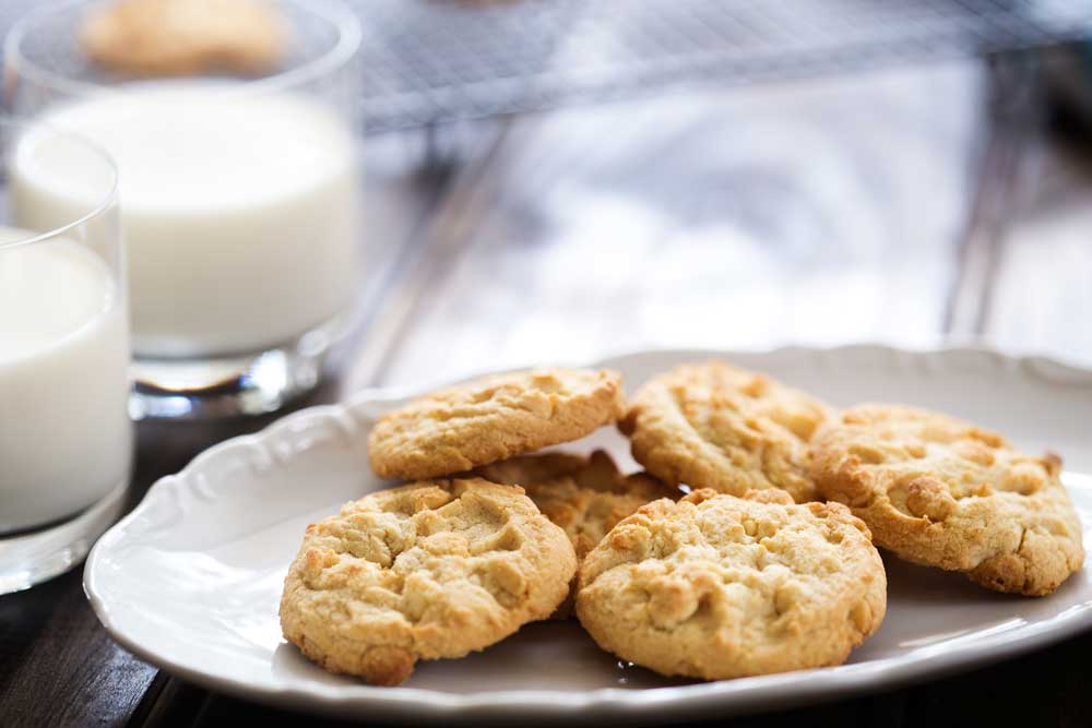 White Chocolate Chip Cookies. These nut free cookies are the perfect treat to whip up for a morning tea or for wrapping up as a hostess gift. Loaded with choc chips these are simple to make and delicious to eat. | Sprinkles and Sprouts