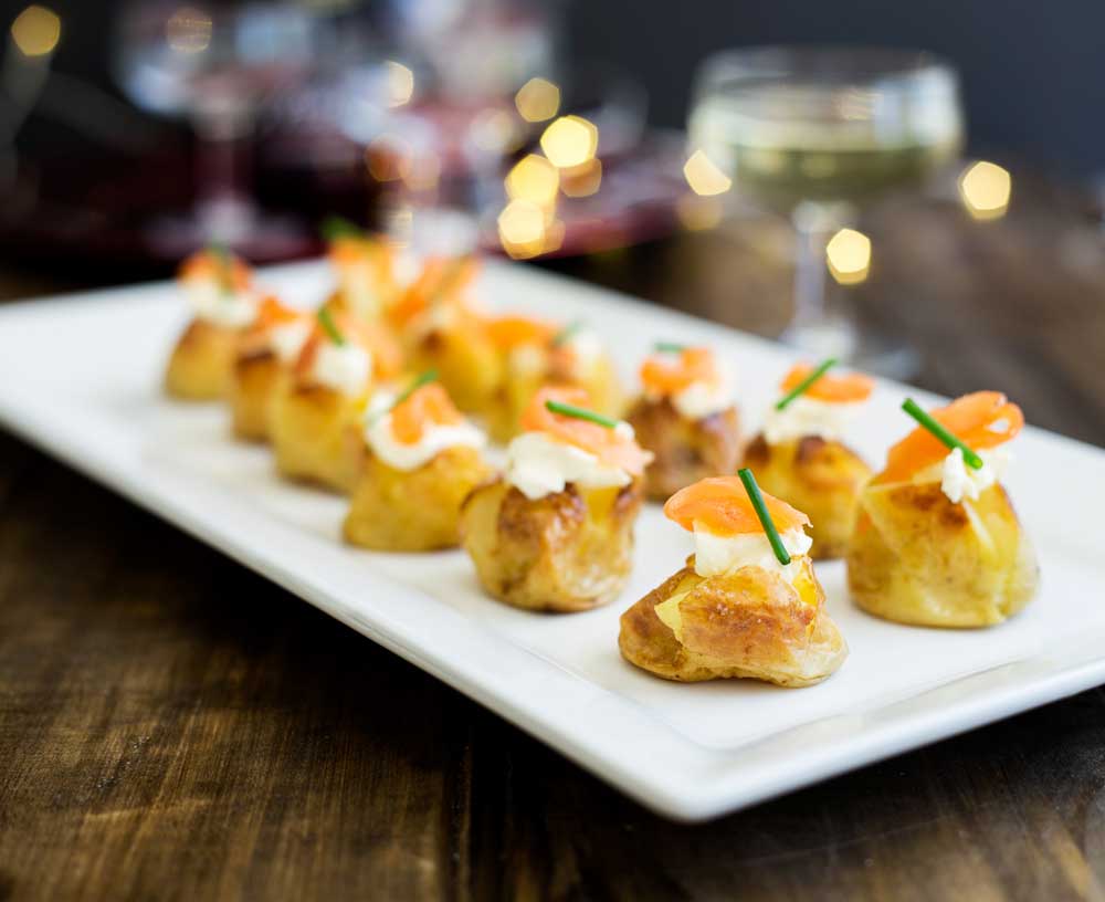 These mini baked potatoes with smoked salmon and sour cream are perfect for parties. Simple yet impressive. You can prepare them ahead or stick them in the oven as your guests arrive, making them perfect for New Year Parties.