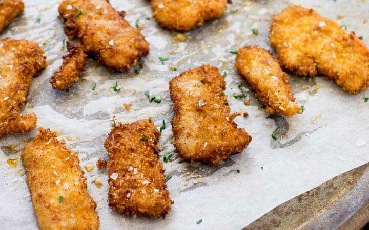 Crispy chicken tenders baked in the oven. This recipe for crispy chicken tenders is perfect as there is no mess and no fuss. Suddenly breaded chicken doesn't seen so difficult on a busy week night!!!!! Sprinkles and Sprouts