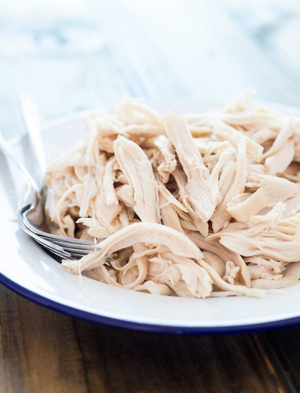 What if I told you you could have a succulent, juicy whole chicken cooked in 30 minutes!!! Yes, that is right a whole chicken in 30 minutes! Perfect for shredded chicken meat for tacos/sandwiches/wraps/salads. And all super quick and super juicy! No dry chicken here with this succulent pressure cooker chicken!