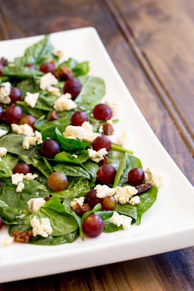 This spinach, grape and blue cheese salad is so simple and yet so delicious. The sweet sweet grapes, the salty blue cheese and the chew of a few dates. All combined with the slight irony bite of spinach. So good!!!