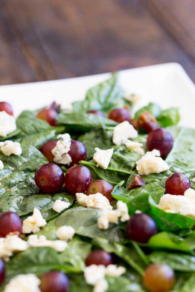This spinach, grape and blue cheese salad is so simple and yet so delicious. The sweet sweet grapes, the salty blue cheese and the chew of a few dates. All combined with the slight irony bite of spinach. So good!!!