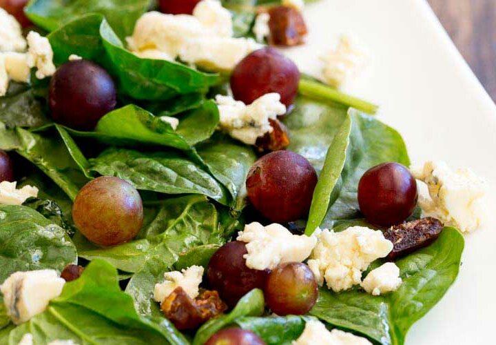 This spinach, grape and blue cheese salad is so simple and yet so delicious. The sweet sweet grapes, the salty blue cheese and the chew of a few dates. All combined with the slight irony bite of spinach. So good!!!