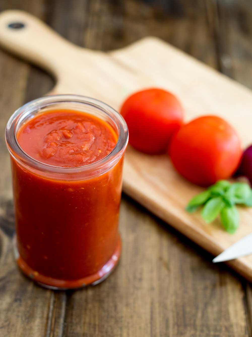 Fresh, simple and delicious, this homemade Marinara Sauce, tastes so much better than a store bought sauce. It is the basis for so many meals, use it on pasta, in your lasagne, as a topping for pizza and so much more! 