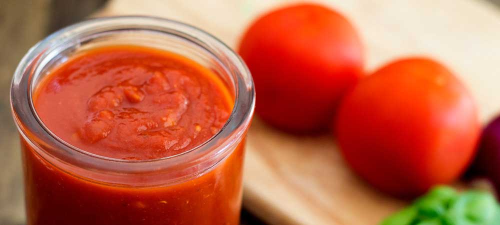 Fresh, simple and delicious, this homemade Marinara Sauce, tastes so much better than a store bought sauce. It is the basis for so many meals, use it on pasta, in your lasagne, as a topping for pizza and so much more!