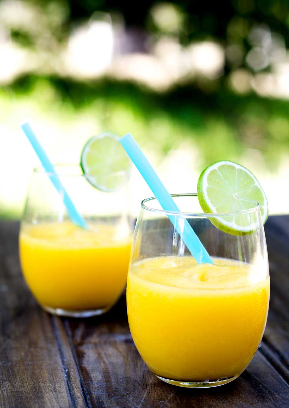 Juicy mango, a hint of lime and a shot of vodka. Simple, cooling and delicious.....also known as Slush puppies or Slurpees for adults :-)