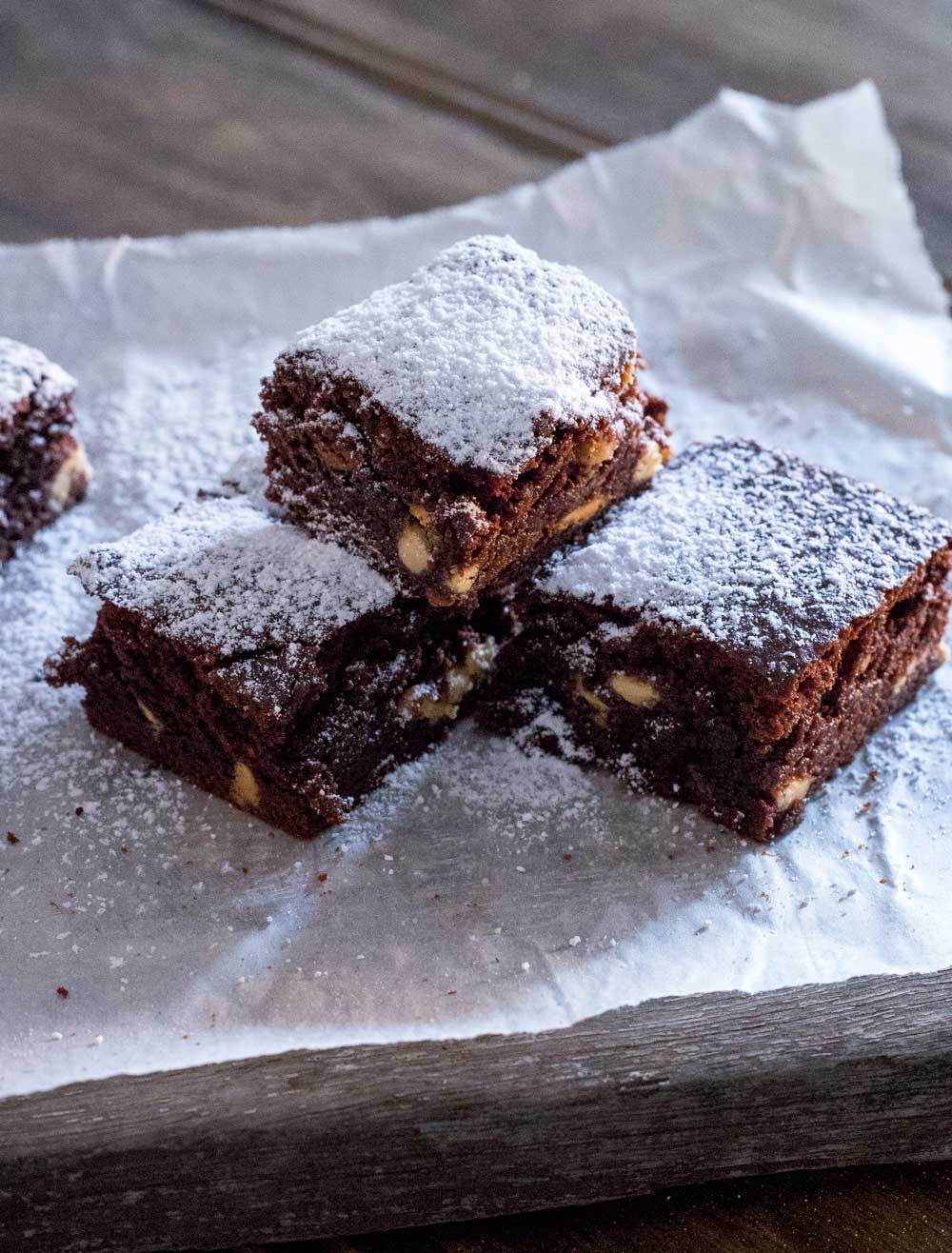 These white choc chip fudgy brownies, packed with white choc chips, they are slightly chewy, slightly gooey, massively fudgy and totally amazing!!!!!! | Sprinkles and Sprouts