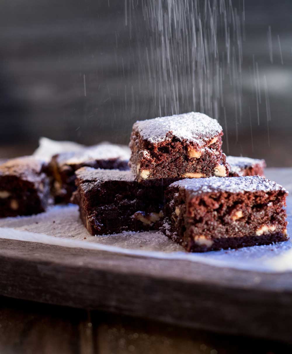 These white choc chip fudgy brownies, packed with white choc chips, they are slightly chewy, slightly gooey, massively fudgy and totally amazing!!!!!! | Sprinkles and Sprouts