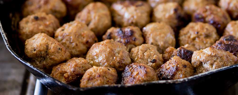 Juicy beef meatballs, spiked with wonderful Mexican flavours. These are like chilli con carne in meatball form!!! Perfect for lunch, dinner or as a snack.