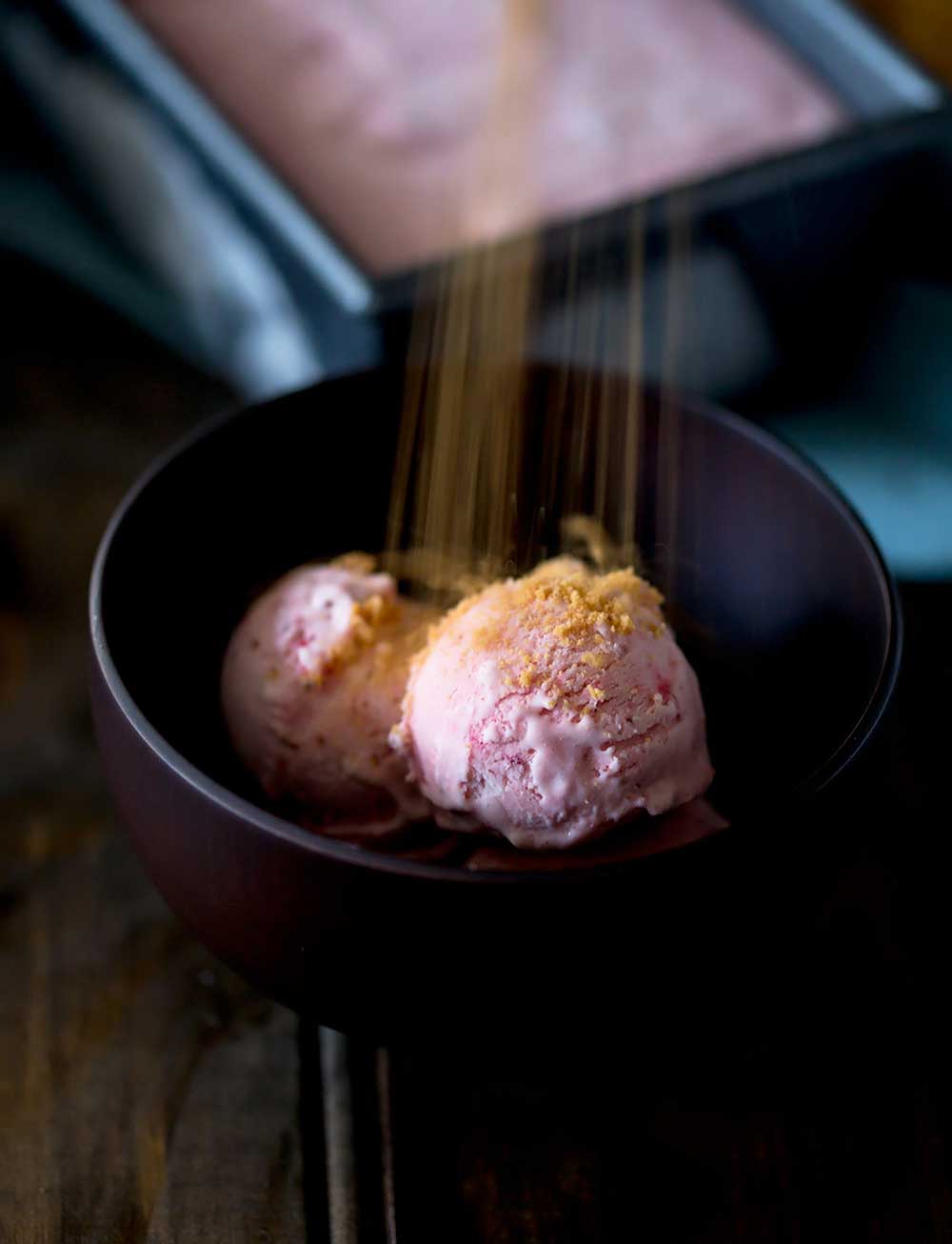 No Churn Strawberry Cheesecake ice Cream. Everyone needs this in their lives!!! It is the perfect desert, it tastes like a cheesecake but is simple to make! And what is more this is a no-churn ice cream recipe! Yup no ice cream machine needed! | Sprinkles and Sprouts
