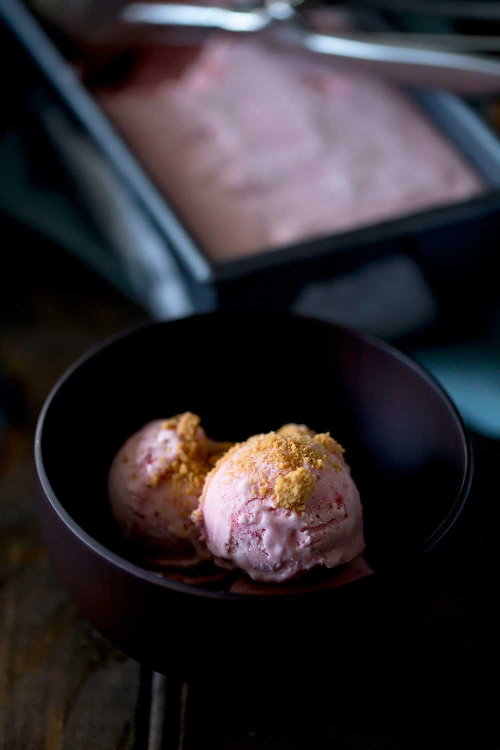 No Churn Strawberry Cheesecake ice Cream. Everyone needs this in their lives!!! It is the perfect desert, it tastes like a cheesecake but is simple to make! And what is more this is a no-churn ice cream recipe! Yup no ice cream machine needed! | Sprinkles and Sprouts