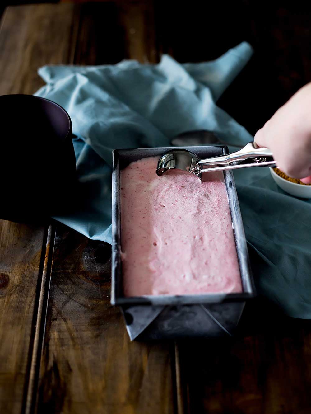 No Churn Strawberry Cheesecake ice Cream. Everyone needs this in their lives!!! It is the perfect desert, it tastes like a cheesecake but is simple to make! And what is more this is a no-churn ice cream recipe! Yup no ice cream machine needed! | Sprinkles and Sprouts
