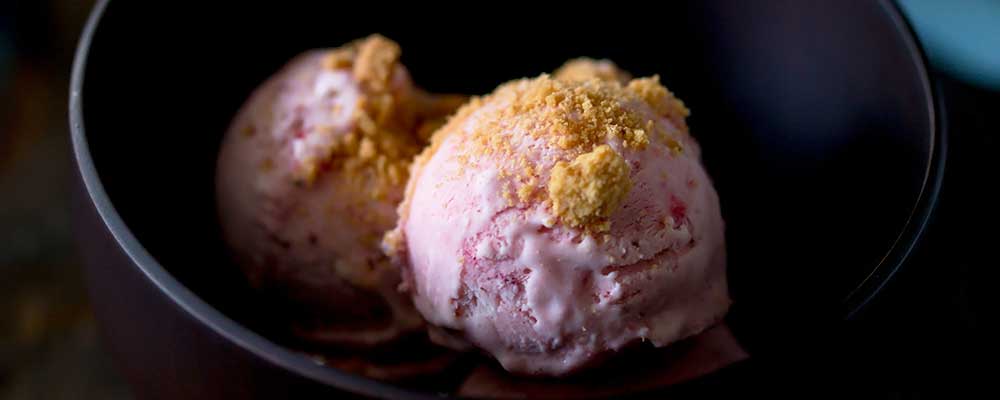 No Churn Strawberry Cheesecake ice Cream. Everyone needs this in their lives!!! It is the perfect desert, it tastes like a cheesecake but is simple to make! And what is more this is a no-churn ice cream recipe! Yup no ice cream machine needed! | Sprinkles and Sprouts