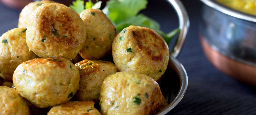 These Indian Spiced Chicken Meatballs are sure to be a hit with the whole family!!! Tender, succulent and packed with wonderful spices. This is the deliciousness of curry in easy to eat meatball form.