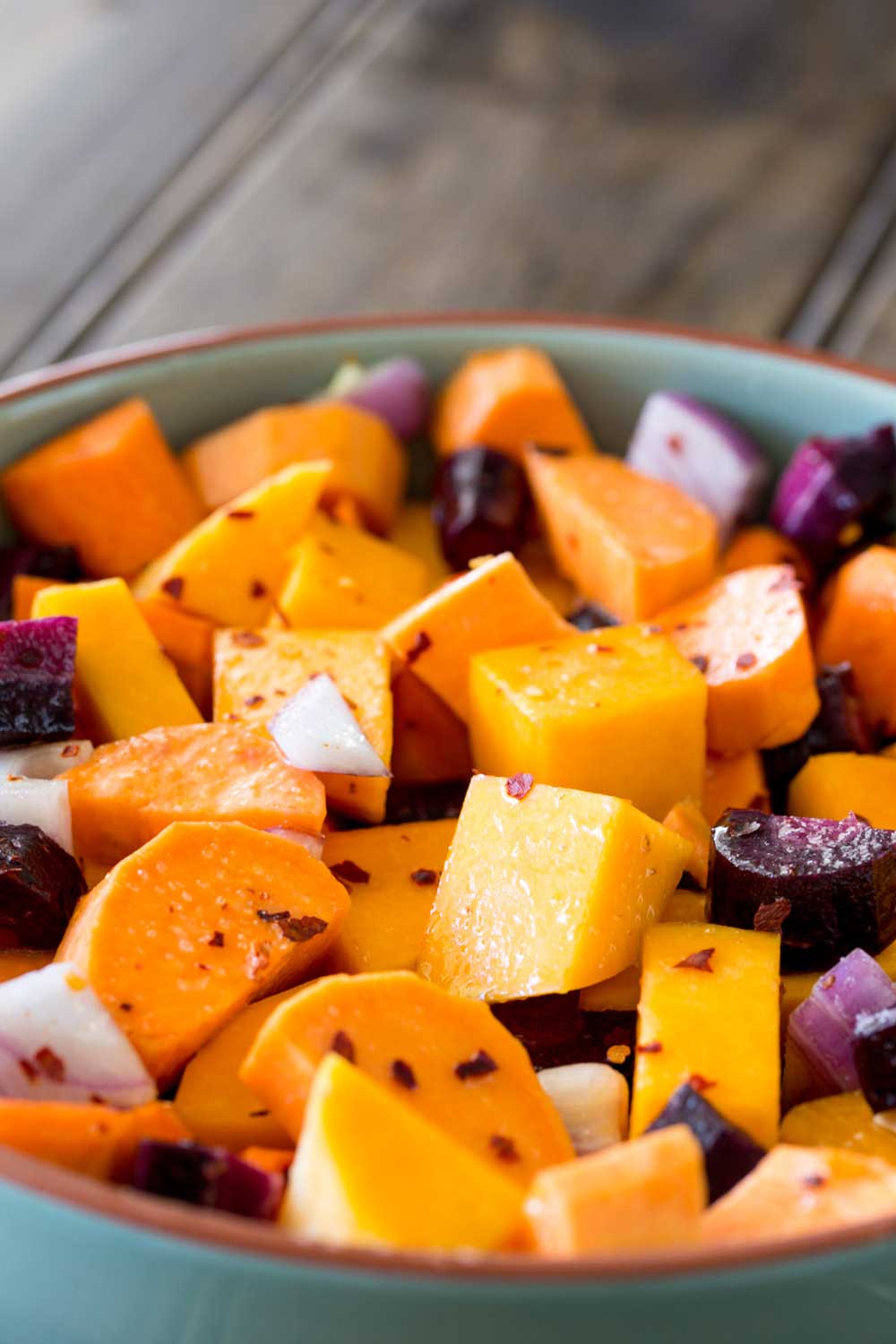 Roasted root veg. Sweet, soft, slightly caramelised and packed full of warming, rich delicious flavours. This is the perfect side or base for a great vegetarian main course. And it is simple to make with whatever you have in your fridge!