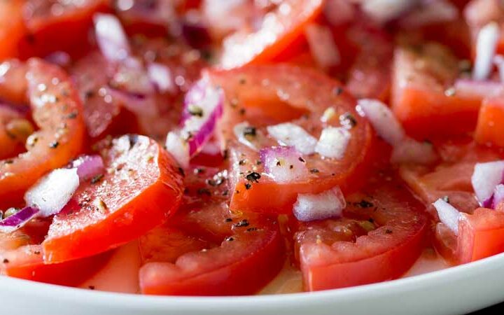 A super simple tomato salad with a punch of flavour. Perfect as a side dish with some Brazilian Barbecue | Sprinkles and Sprouts