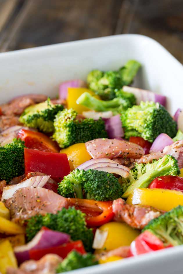 This Tray Bake Mediterranean Chicken is the perfect mid week meal, it takes very little prep and makes very little washing up! Winner winner chicken dinner! Get the recipe now! | Sprinkles and Sprouts