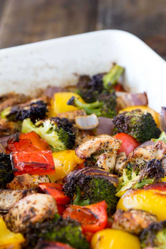 This Tray Bake Mediterranean Chicken is the perfect mid week meal, it takes very little prep and makes very little washing up! Winner winner chicken dinner! Get the recipe now! | Sprinkles and Sprouts