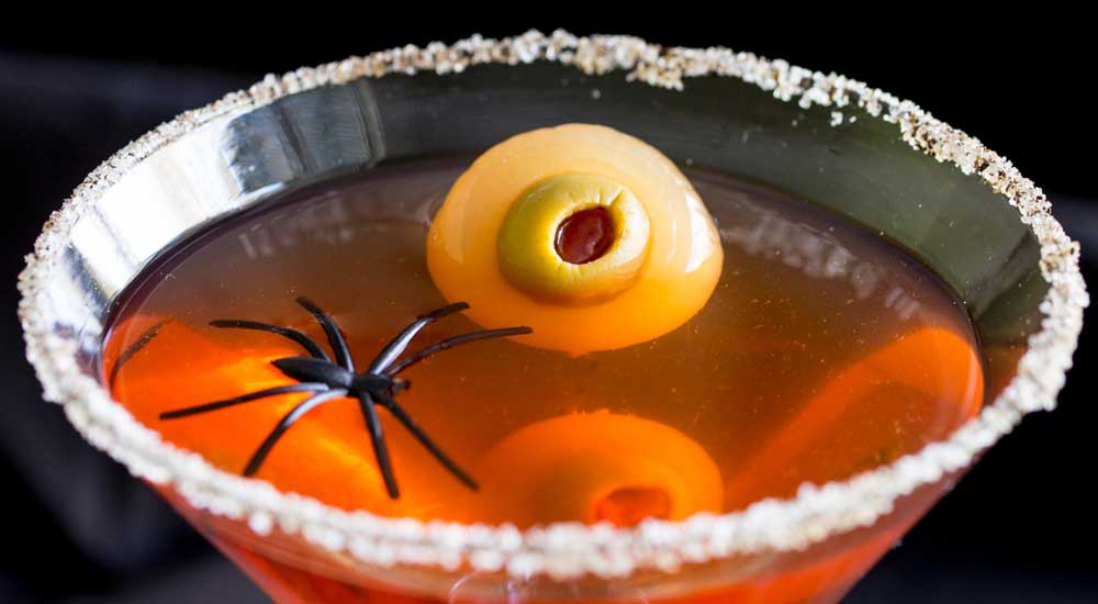 Gross eh?!?!?!?! And totally cool!!! Perfect for Halloween! These eyeball martinis will amuse and disgust your guests in equal measure! www.sprinklesandsprouts.com/eyeball-martini