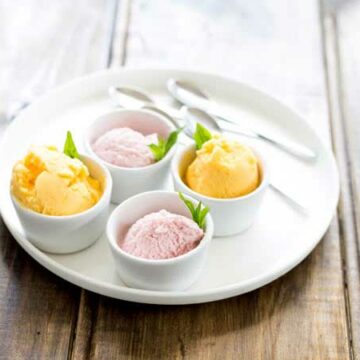 Frozen Yoghurt in 2 minutes!!! Oh yes, now you can have froyo (or as I always think it should be called forgurt!!!) at home whenever you feel like it. And in any flavour combo you can think of!