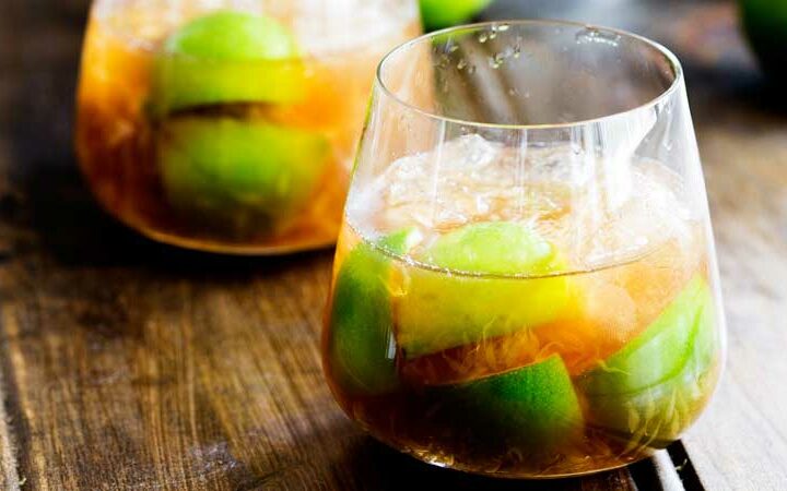 A delicious and refreshing cocktail that is a little bit different. This Brown Sugar Caipirinha will go down a treat. Perfect for sipping this weekend. If you like mojito then you will love these Caipirinhas.