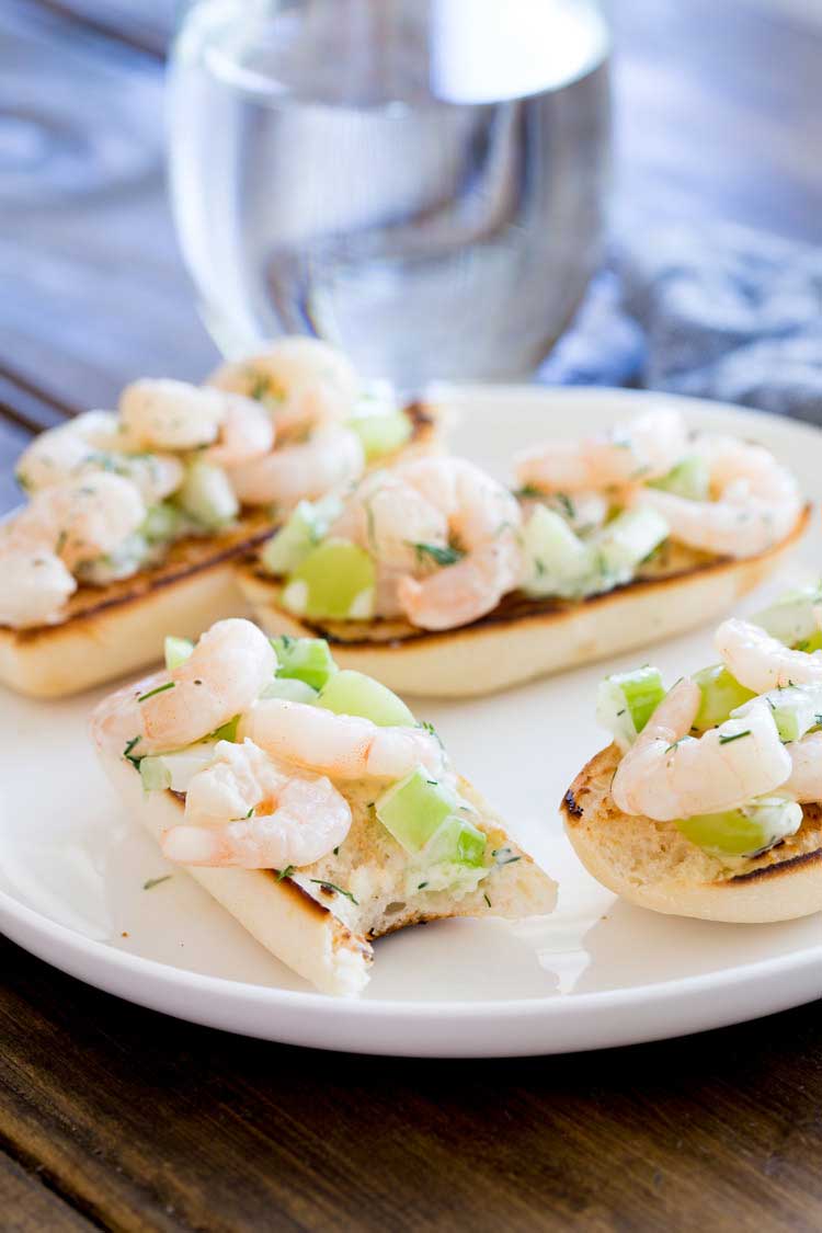 Juicy prawns with the crunch of celery and sweetness grapes all bound in a creamy dill flavoured dressing. This Open Faced Prawn Sandwich with Grape and Celery is perfect entertaining food. Simple to make and oh so dreamy delicious!