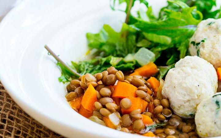 This Lentil Bowl with kale and chicken meatballs is the perfect mix of comfort food and healthy lunch. Hearty and warming without being heavy or stodgy but light enough for a warm day. It really is the dish for all seasons!