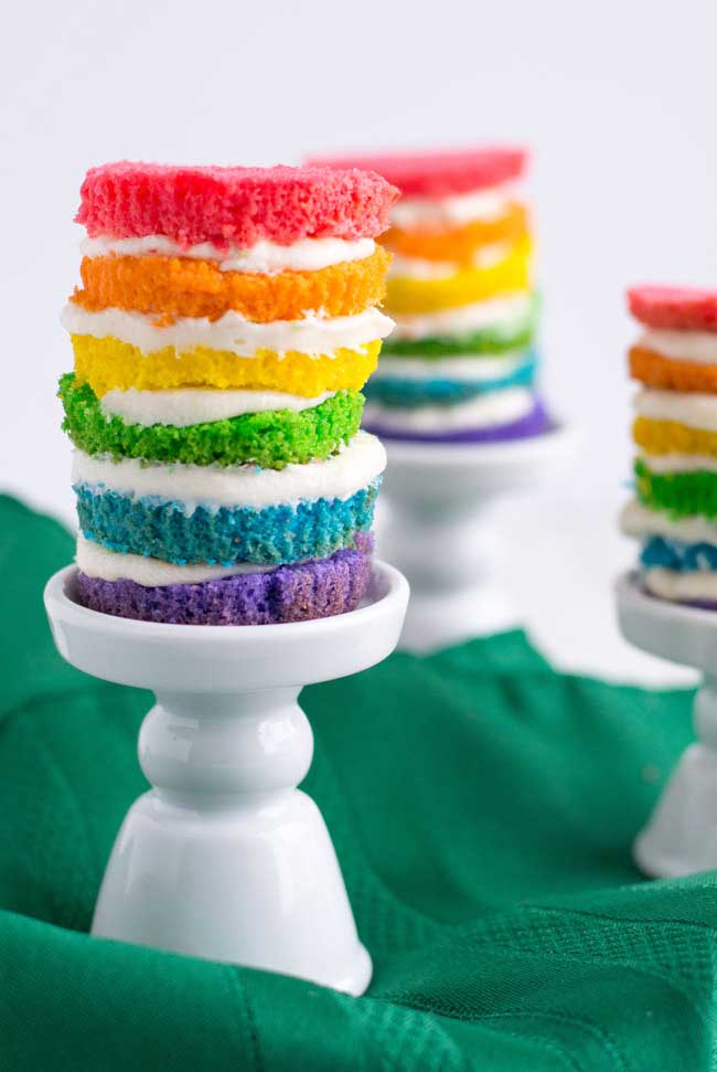 Aren't these Mini Rainbow Cakes so cute!!!! Brightly coloured mini cakes that are perfect for the kids to make.