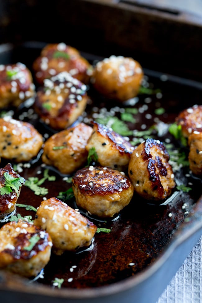 Sweet, sticky and delicious. These tray baked sticky sesame chicken meatballs are packed with flavour and bake easily in the oven for a perfect week night meal.
