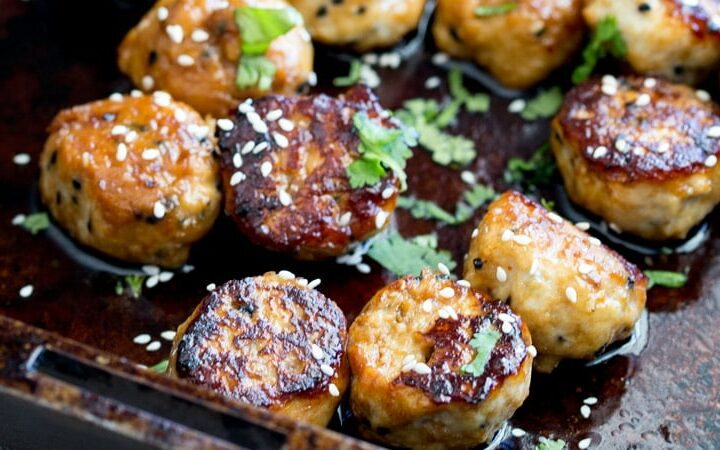 Sweet, sticky and delicious. These tray baked sticky sesame chicken meatballs are packed with flavour and bake easily in the oven for a perfect week night meal.