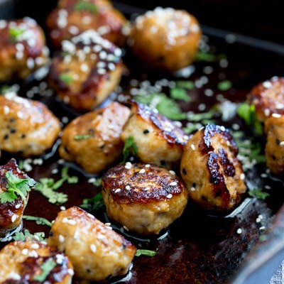 Sweet, sticky and delicious. These tray baked sticky sesame chicken meatballs are packed with flavour and bake easily in the oven for a perfect week night meal.