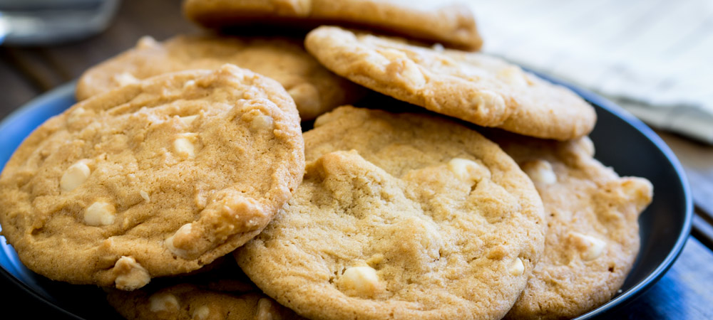 Perfect soft and chewy cookies, packed with white chocolate chips and macadamia nuts, these cookies are just like Subway cookies... but even better as you know exactly what is in them!