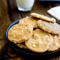 Perfect soft and chewy cookies, packed with white chocolate chips and macadamia nuts, these cookies are just like Subway cookies... but even better as you know exactly what is in them!