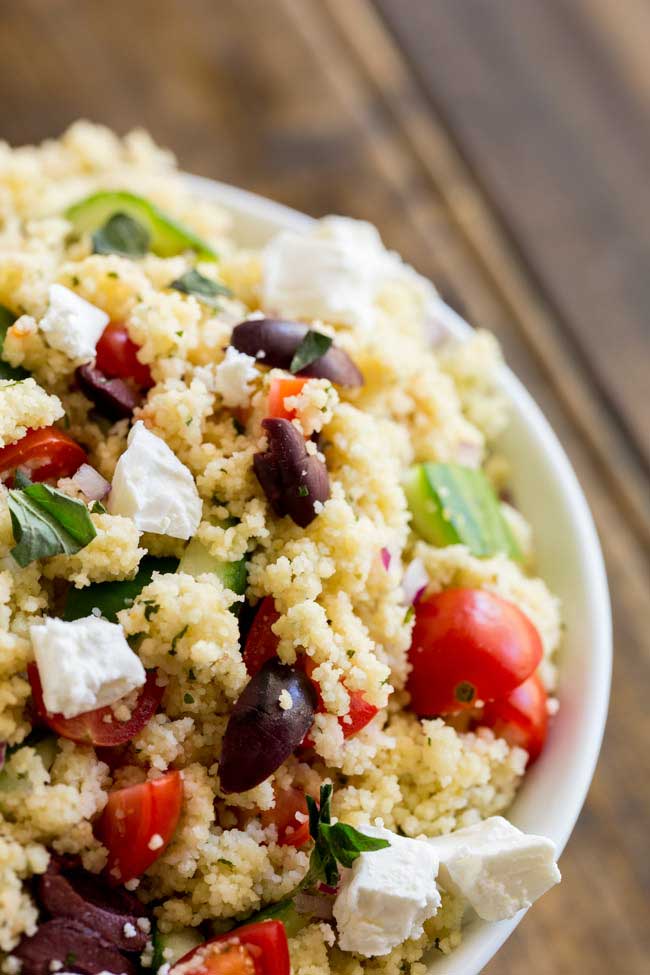 This Greek couscous salad is ready in 10 minutes!!!! And it looks and tastes amazing. Packed with the flavours of a traditional greek salad, this greek couscous could be a side dish or served on it's own for lunch. Better yet make it for dinner and pack up the leftovers in a lunchbox!!!!