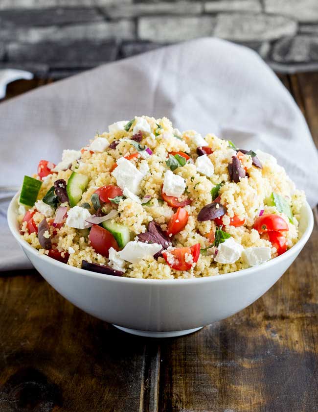 This Greek couscous salad is ready in 10 minutes!!!! And it looks and tastes amazing. Packed with the flavours of a traditional greek salad, this greek couscous could be a side dish or served on it's own for lunch. Better yet make it for dinner and pack up the leftovers in a lunchbox!!!!