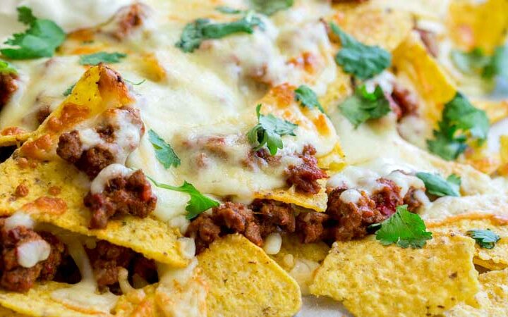 A fully loaded nacho is a wonderful thing. Crisp chips, flavour packed beef and stretchy cheese. Oh so good. But when you reach the bottom and you pick a chip with no cheese??? That is the worst! So I have a few simple steps to ensure you get the perfect combination of meat to cheese to chip!