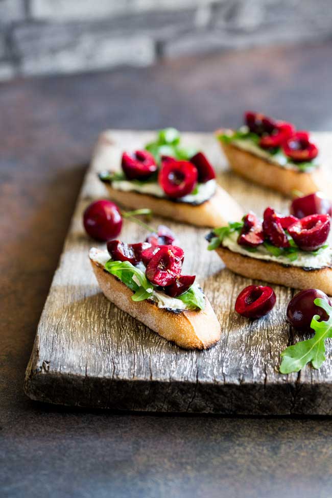 Creamy, salty blue cheese, peppery rocket and sweet juicy cherries. These Blue Cheese Bruschetta with Cherry Salsa are a delicious snack or appetiser. When cherries are at their ripest, these bruschetta are the perfect thing to make. The sweet fruity cherry is the perfect partner to the rich blue cheese. Cheese and fruit are a match made in heaven! 