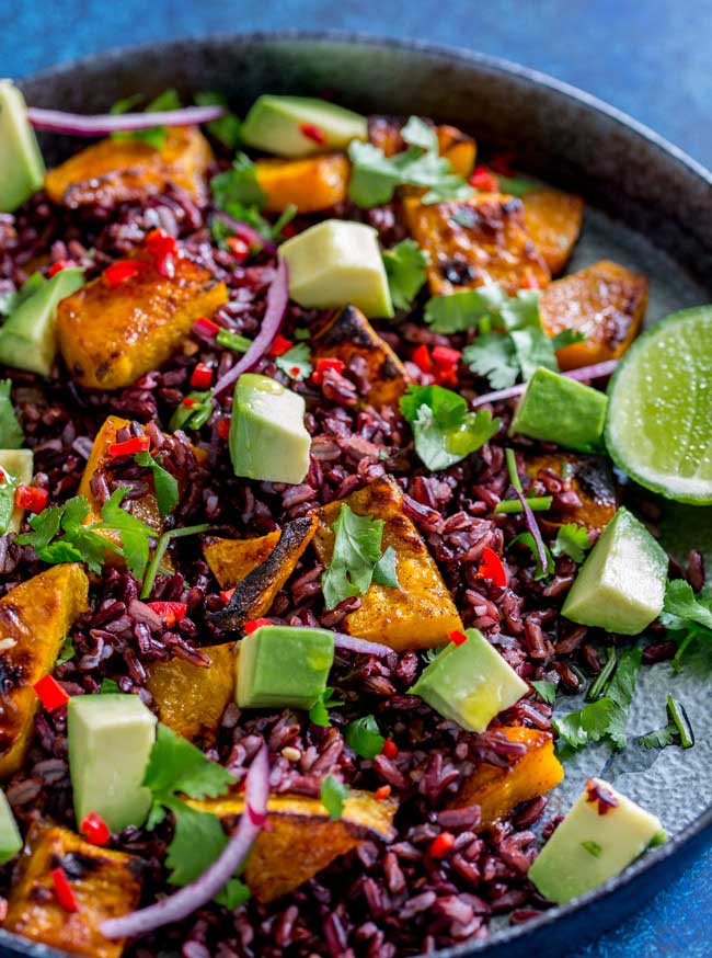 This Mexican Black Rice and Pumpkin Salad is packed with flavour. Honey and Cumin Roasted Pumpkin, nutty sweet black rice, creamy avocado, spicy chilli, zingy lime and fabulous fresh coriander. So many fabulous flavours that make this salad a taste explosion. From Sprinkles and Sprouts #SundaySupper