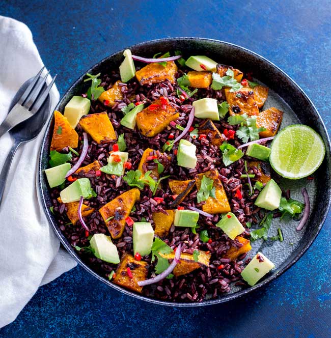 This Mexican Black Rice and Pumpkin Salad is packed with flavour. Honey and Cumin Roasted Pumpkin, nutty sweet black rice, creamy avocado, spicy chilli, zingy lime and fabulous fresh coriander. So many fabulous flavours that make this salad a taste explosion. From Sprinkles and Sprouts