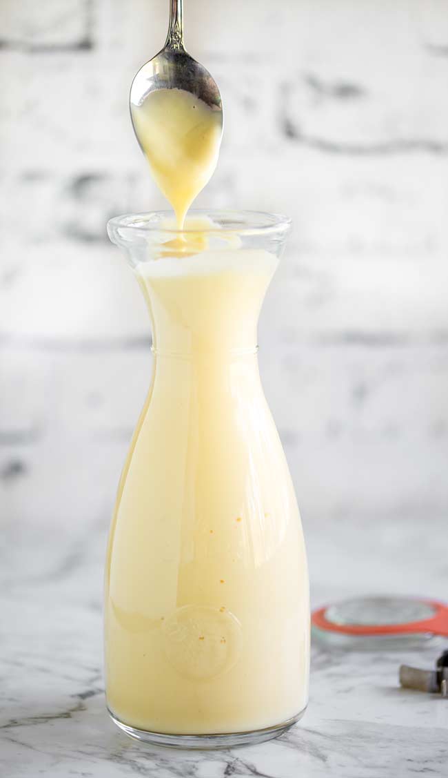 Made from scratch custard - It’s easy to make, tastes delicious and is made on the hob in just a few minutes. A delicious and easy way to perk up your desserts. Recipe from Sprinkles and Sprouts | Delicious food for easy entertaining.