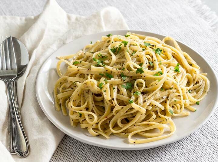 Rich flavour packed pasta, glistening with a thin sauce, perfect for serving with grilled meats, roasts and anything breaded and fried. This No Cream Italian Herb Pasta is the perfect last minute side dish. And it comes together in just 10 minutes!!! Recipe by Sprinkles and Sprouts | Delicious Food for Easy Entertaining