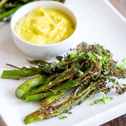 Roasted Broccolini with Easy Bearnaise Sauce | This Roasted Broccolini will quickly become your new favourite vegetable dish. Forget the soggy broccoli of your childhood, this is crunchy, sweet and nutty. Delicious as a side dish or served as an appetizer. Recipe by Sprinkles and Sprouts | Delicious Food for Easy Entertaining