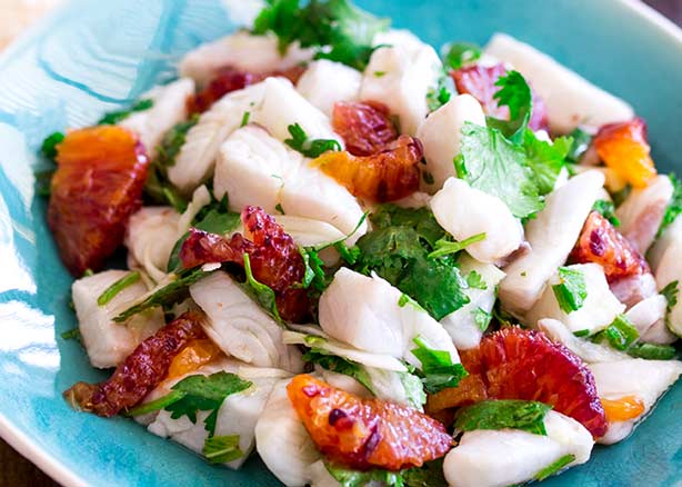This Ceviche with Blood Orange and Fennel is so fresh and vibrant. It is so easy to prepare and is healthy and bursting with flavors. Perfect for Cinco de mayo, mexican night, a summer BBQ or a light lunch with the girls. Recipe by Sprinkles and Sprouts | Delicious Food for Easy Entertaining #fishrecipe #ceviche #rawfish #cincodemayo #mexican #mexicanrecipe