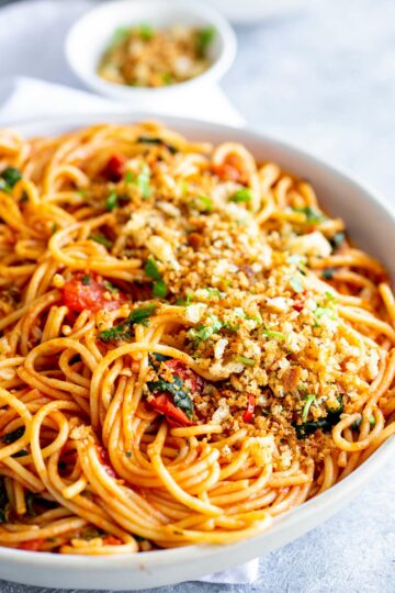 Spicy Tomato Pasta - Sprinkles and Sprouts